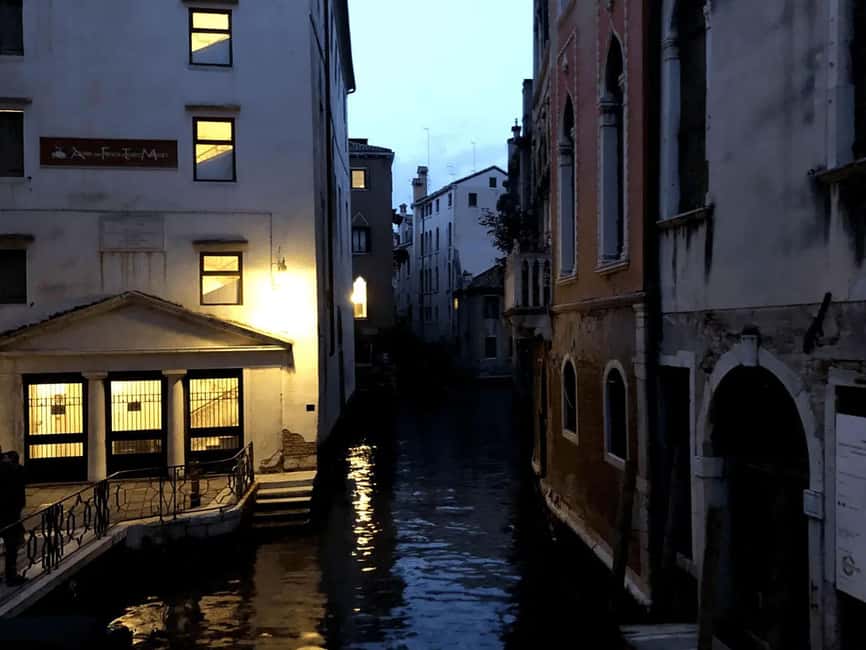 Venice Ghost Tour: Haunted Palaces & Secret Canals - Meeting at Piazza San Marco
