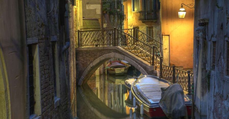 Venice: Legends, Anecdotes and Ghost Stories Walking Tour - Riva del Carbon and Palazzo Cavalli
