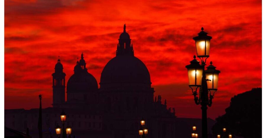 Venice: Mysterious Tales of Ghosts and Murders - A darker introduction to Venice