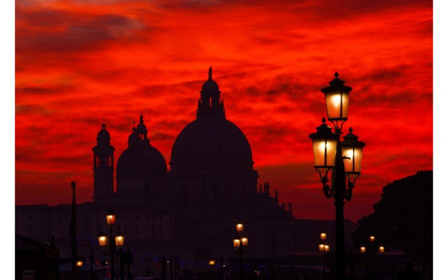 Venice: Mysterious Tales of Ghosts and Murders - Meeting at Campo San Bartolomio