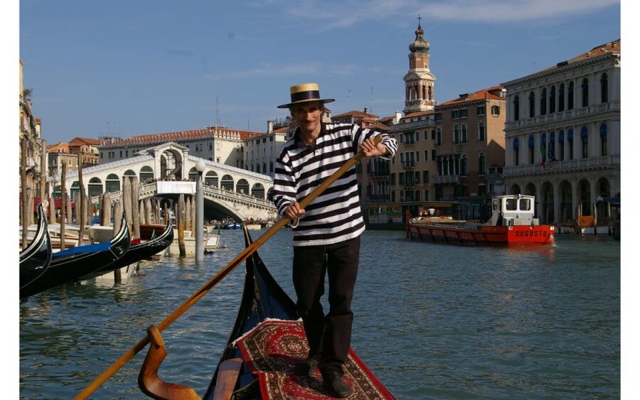 Venice: Mysterious Tales of Ghosts and Murders - Small clues in the city walls