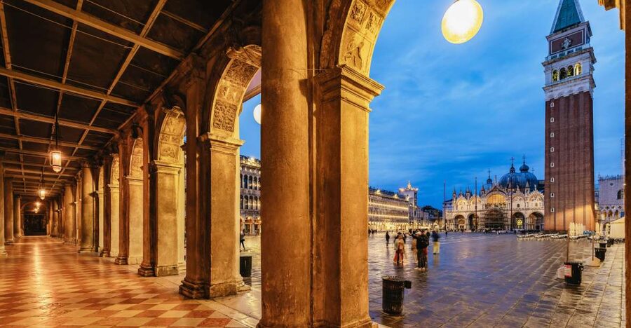 Venice: The Ghost & Legends Walking Tour - Venice by night, with the crowds turned down