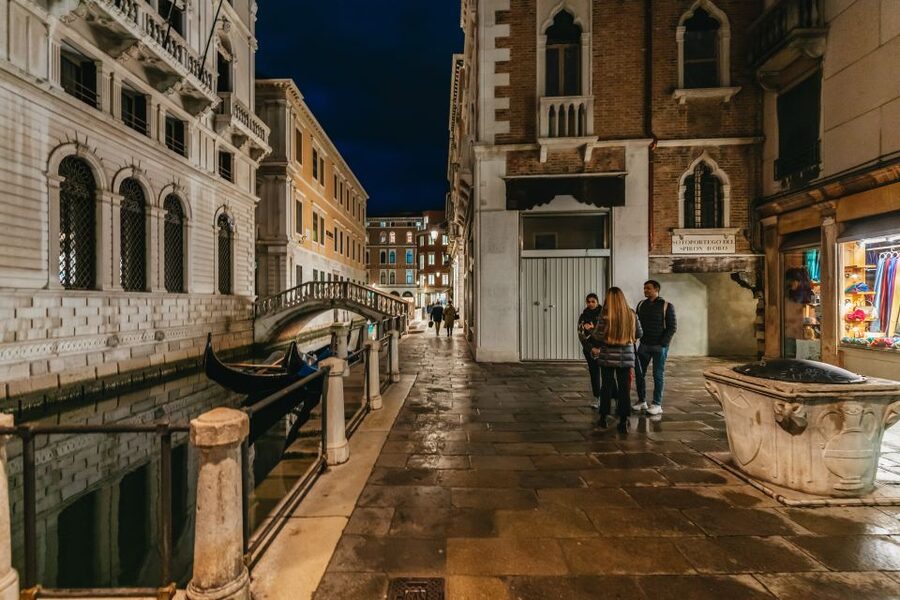 Venice: The Ghost & Legends Walking Tour - Guide quality makes the biggest difference