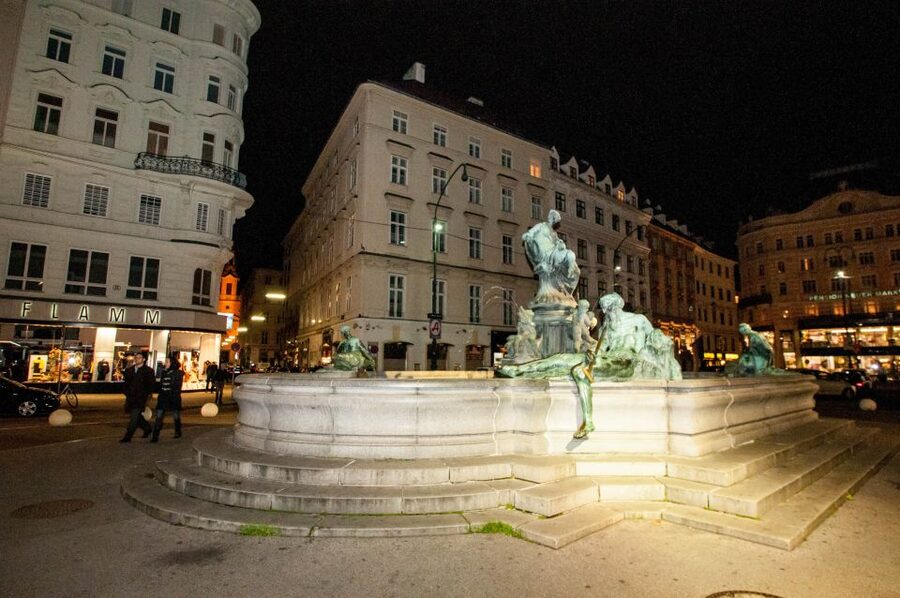 Vienna: Ghosts and Legends Guided Nighttime Walking Tour - Vampires, witches, and Vienna’s link to Dracula