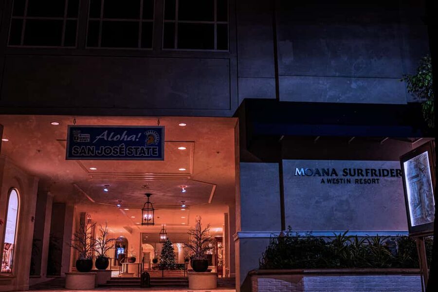 Waikiki Ghosts Boos and Booze Haunted Pub Crawl - Royal Hawaiian Center and Waikiki’s public face