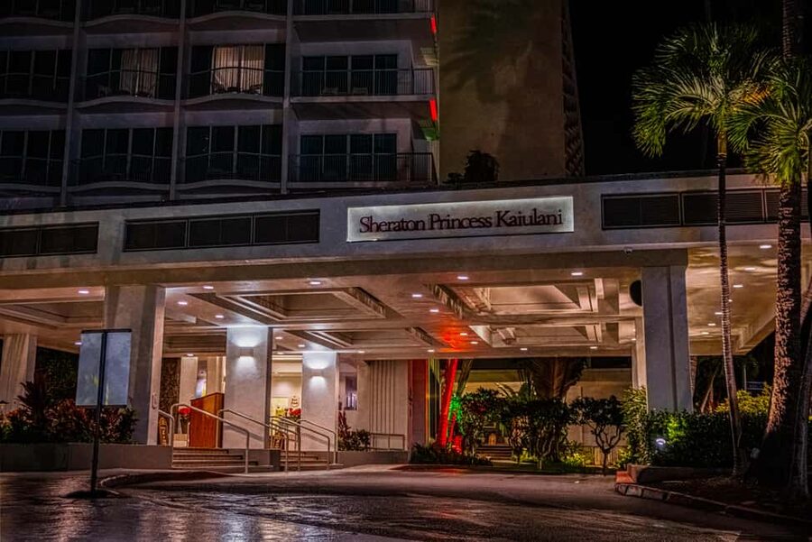 Waikiki Ghosts Boos and Booze Haunted Pub Crawl - ESPACIO and the contrast between old tales and modern luxury