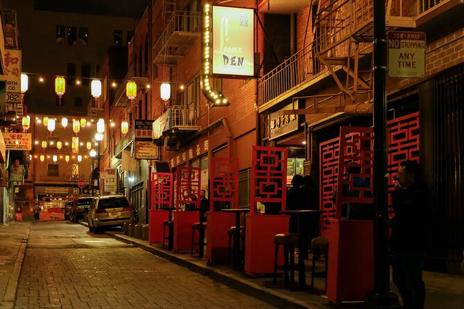 Walk with Spirits: A Haunted Pub Crawl in San Francisco - The guide can make or break the night