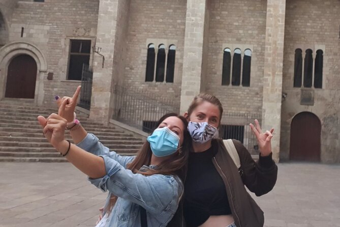 Walking Tour Mysteries and Legends of Barcelona and its Ghosts - Portaferrissa and the symbols of an old lodge