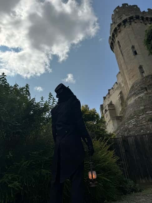 Warwick: Ghost, Crime & Murder Walking Tour - Storytelling, humor, and the right level of fright