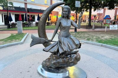 Wicked Awesome Tours: Witch Trial History and Salem Haunts!
