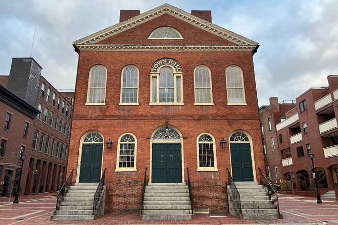 Wicked Awesome Tours: Witch Trial History and Salem Haunts! - How the guides affect the experience