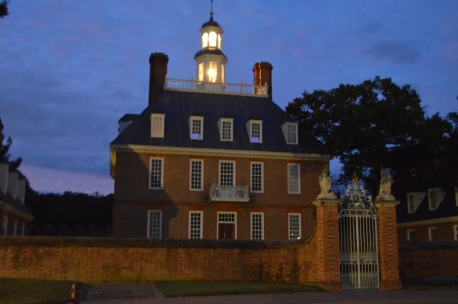 Williamsburg: Colonial Ghosts Haunted Pub Crawl - Peyton Randolph House and colonial power