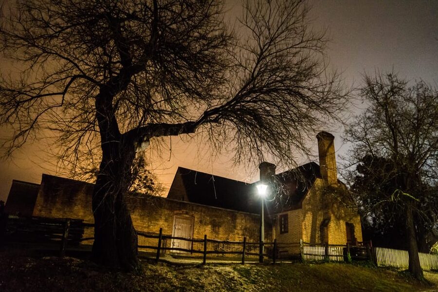 Williamsburg: Colonial Ghosts Haunted Pub Crawl - Wythe House and the Public Hospital
