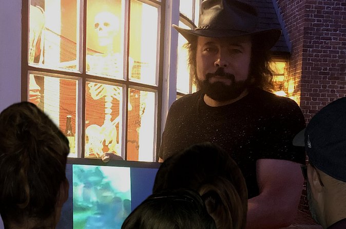 Williamsburg East Ghost Tour - The guide and the tone of the evening