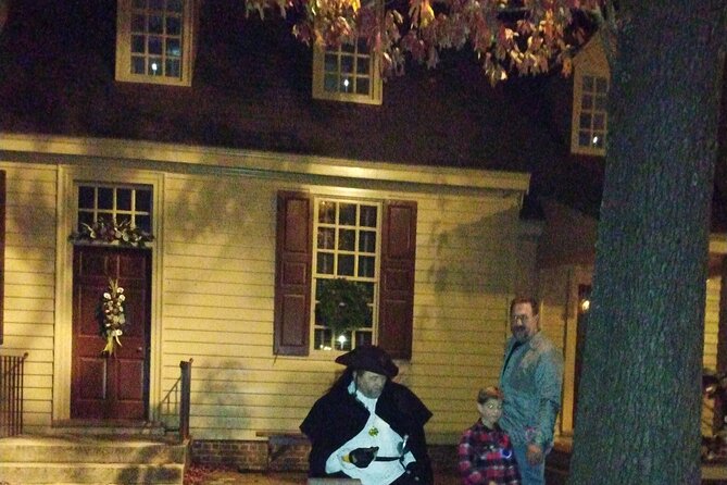 Williamsburg Ghosts, Witches and Pirates Tour - The Jones Graveyard and the final ghost story