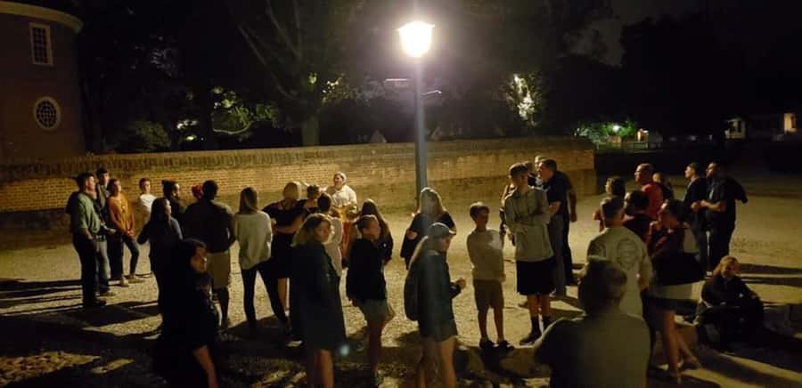 Williamsburg: Haunted Ghosts, Witches, and Pirates Tour - Starting at the Capitol Building with a lantern
