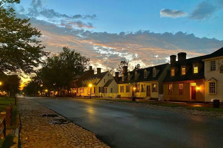 Williamsburg: Haunted Ghosts, Witches, and Pirates Tour - The Peyton Randolph House and its 17 spirits