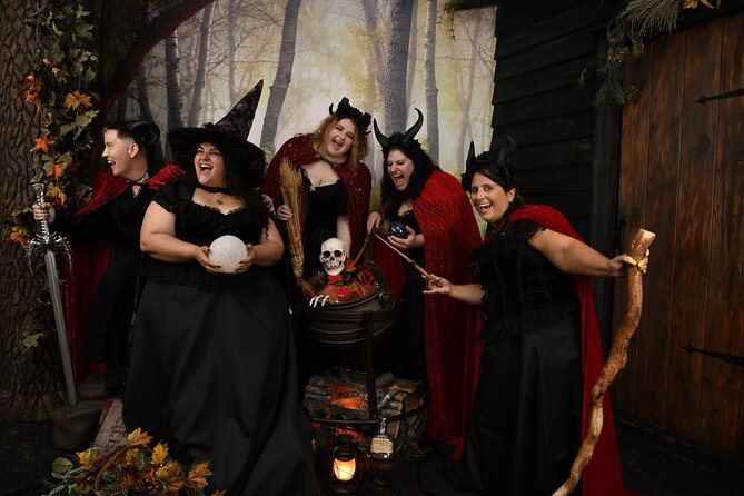 Witch Costume Photo Shoot - Olde Salem Village theatrical set - The 45-minute schedule, step by step