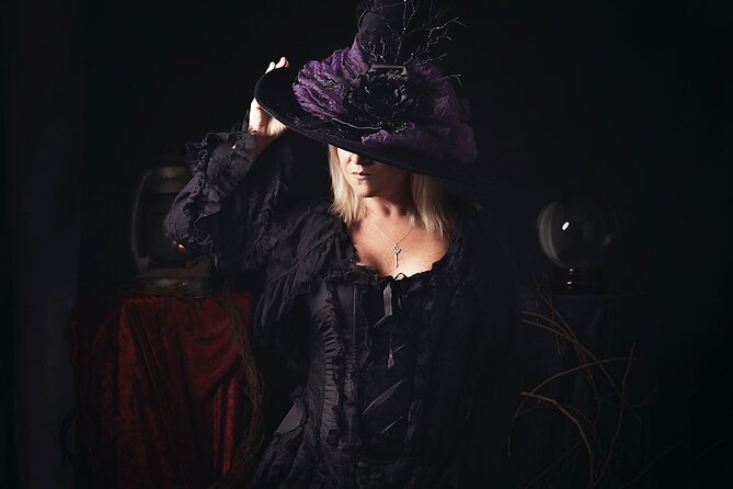 Witches Coven Walking Tour in New Orleans - Walking through the Garden District