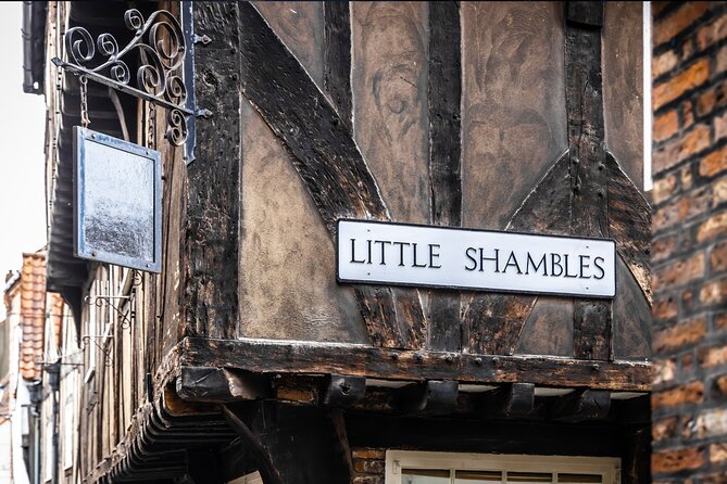 York Witches and History Walking Tour - Kings Square and the magical tree