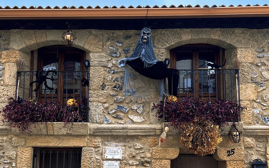 Zaragoza: Only excommunicated and cursed town with witches in Spain and food - Why Trasmoz makes such an unusual day trip