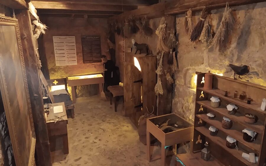 Zaragoza: Only excommunicated and cursed town with witches in Spain and food - Honey, cheese, oil, wine, and a proper lunch